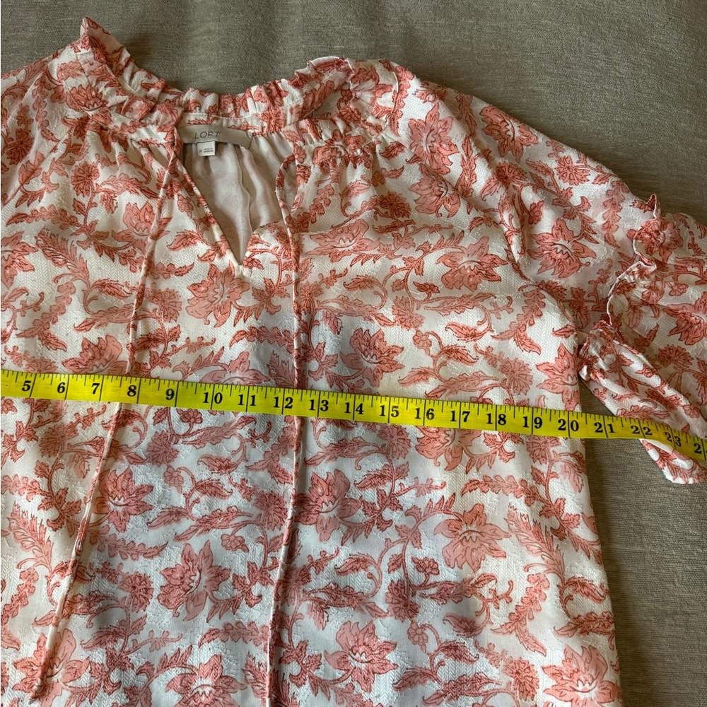 LOFT Floral V-Neck Blouse | Size Medium - Picture 8 of 9
